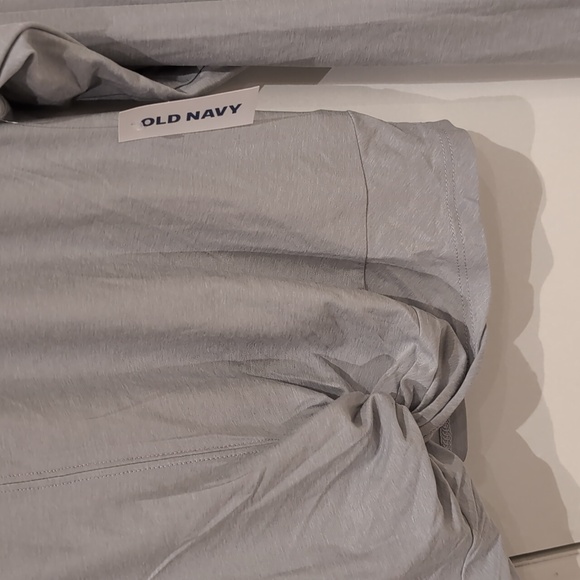Old Navy long sleeve Activewear - Picture 4 of 4